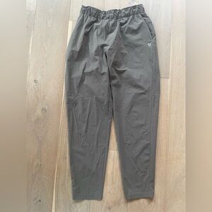 Men's Vuori Fleet Everyday Performance Pant tan - estimated size small